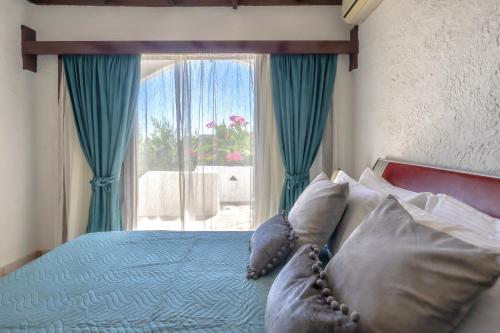 Ένα ή περισσότερα κρεβάτια σε δωμάτιο στο Lygaria Seaview Home
