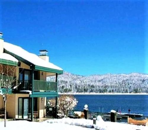 a large house with a lake and mountains at Lagonita Lodge in Big Bear Lake
