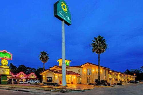 a sign in front of a hotel at night at La Quinta Inn by Wyndham Lufkin in Lufkin