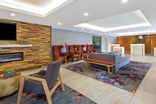 a living room with a couch and a fireplace at La Quinta by Wyndham San Francisco Airport North in South San Francisco