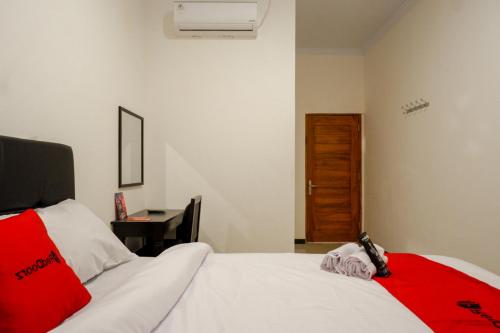 Gallery image of RedDoorz @ Jalan Wonosari KM.9 in Yogyakarta