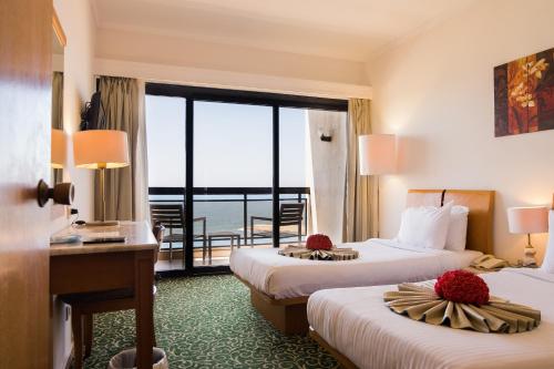 Postel nebo postele na pokoji v ubytování Plaza Hotel Alexandria