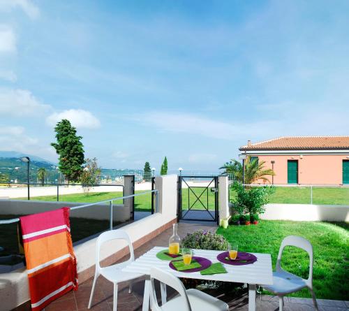 a patio with a table and chairs on a balcony at Residence Villa Beuca in Cogoleto