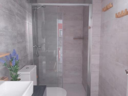 Bilik mandi di Bnbook Medea Apartments