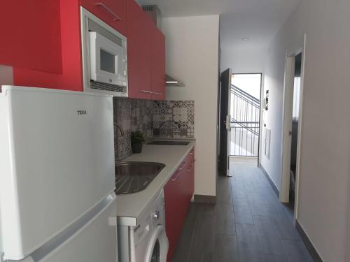 Dapur atau dapur kecil di Bnbook Medea Apartments