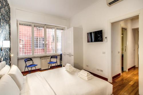 Holiday Apartment Bernini Near The Trevi Fountain - 4 Bedroom