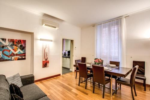 Holiday Apartment Bernini Near The Trevi Fountain - 4 Bedroom