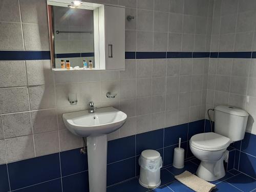 Koupelna v ubytování Stoupa Lefktro 9