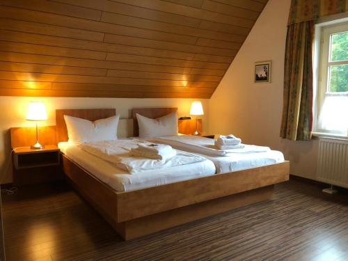 a bedroom with a large bed in a room at Tepe's Gasthof in Schwarmstedt