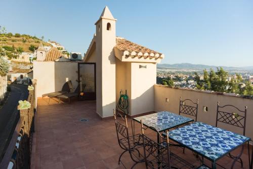 Montevive, disfruta los atardeceres únicos de Granada en nuestra terraza