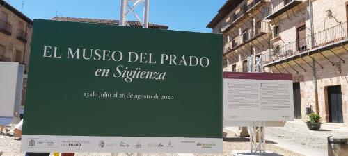 a sign that says el museo del patriro on a building at Lunas de Siguenza in Sigüenza