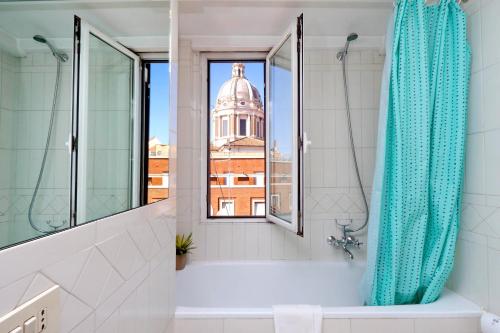 A bathroom at RomeAsYouLike - Arancio Apartments N° 10