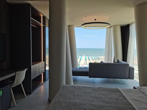 Ένα ή περισσότερα κρεβάτια σε δωμάτιο στο Hotel Commodore