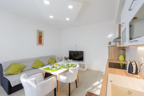 SB Apartment No 3
