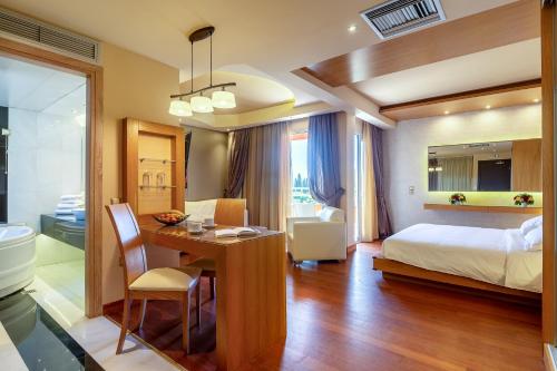 Ένα ή περισσότερα κρεβάτια σε δωμάτιο στο Oasis Hotel Apartments