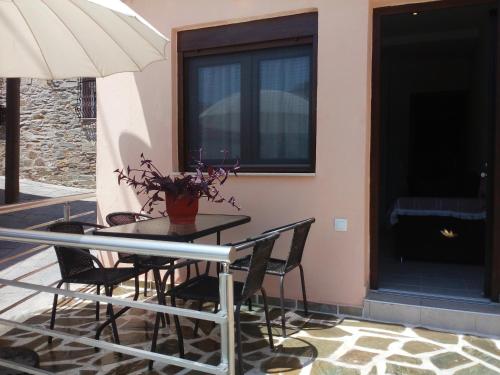 Balkón nebo terasa v ubytování Stelios House