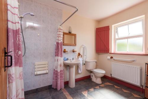 Kylpyhuone majoituspaikassa Kilmore Cottages Self - Catering