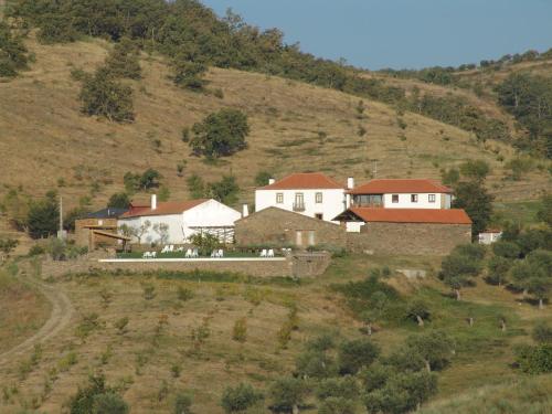 a group of houses on the side of a hill at Quinta da Alagoa in Santa Maria de Émeres