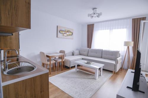 Posezení v ubytování White Apartment