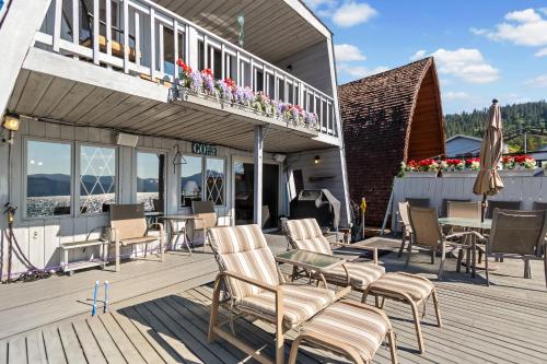 Dock's End Floating Home – Photos 2