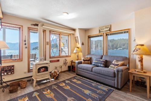 Dock's End Floating Home – Photos 3