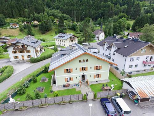 an aerial view of a house in a village at Familienappartements Eder in Kaprun