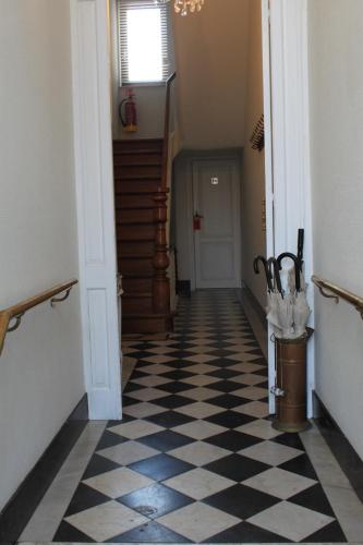 a hallway with a black and white checkered floor at Hygge Vakantiewoning in Ostend