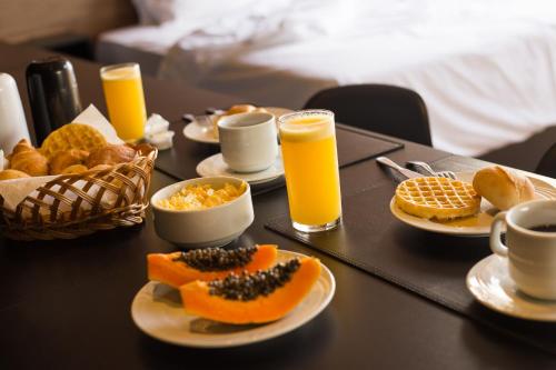 Mad på timebasishotellet eller i nærheden