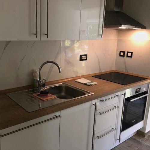 A cozinha ou cozinha compacta de Lumbrela Apartments