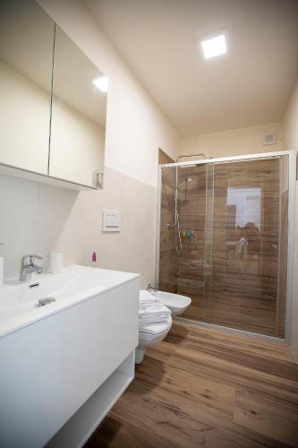 Koupelna v ubytování Covaciu aparthotel