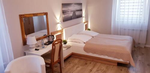 Ένα ή περισσότερα κρεβάτια σε δωμάτιο στο Willa-Restauracja Victoria