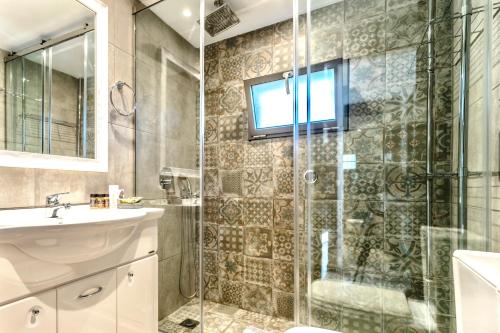Ένα μπάνιο στο Lygaria Seaview Home