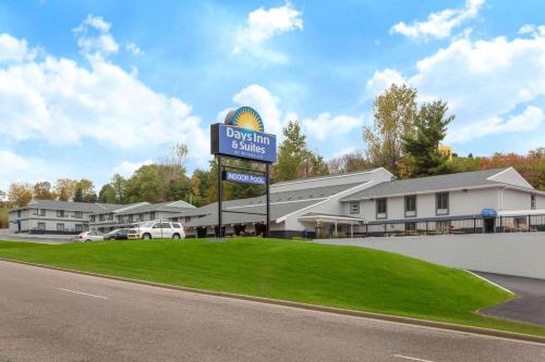a sign for a dixon inn and suites at Days Inn & Suites by Wyndham Wisconsin Dells in Wisconsin Dells