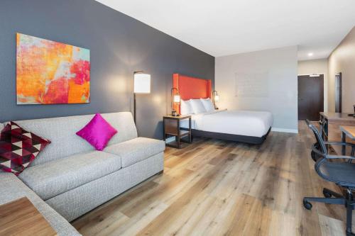 Gallery image of La Quinta Inn & Suites by Wyndham Lewisville in Lewisville