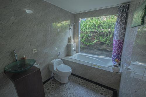 Ванная комната в Tirta Bali Villa
