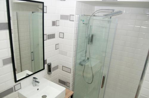 a bathroom with a glass shower and a sink at El mirador de Ancha in Cádiz