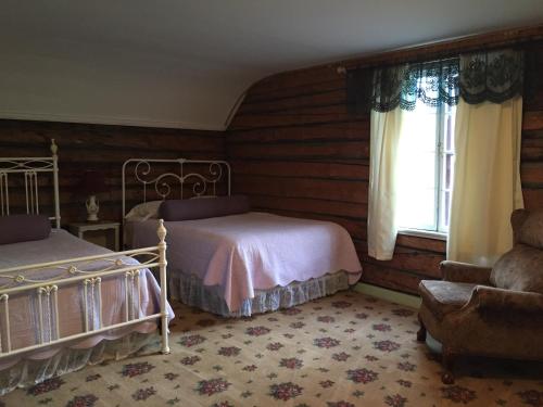 Postel nebo postele na pokoji v ubytování Gakona Lodge