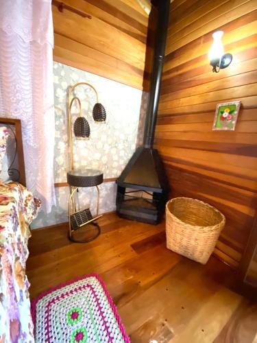 a room with a room with a fireplace and a bed at Pousada Recanto da Siriema in Monte Alegre do Sul