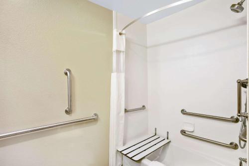 Ванна кімната в La Quinta by Wyndham Gillette