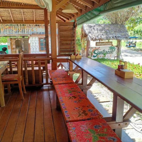 Restaurant o un lloc per menjar a Suntisook Resort