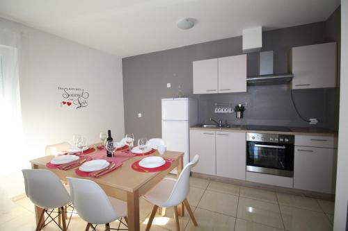Apartments "Sun-Mauro" - suitable for groups of people