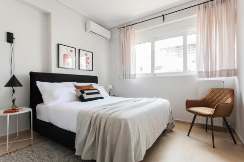 Kama o mga kama sa kuwarto sa Superb & Comfy 2BD Apartment in Marousi by UPSTREET