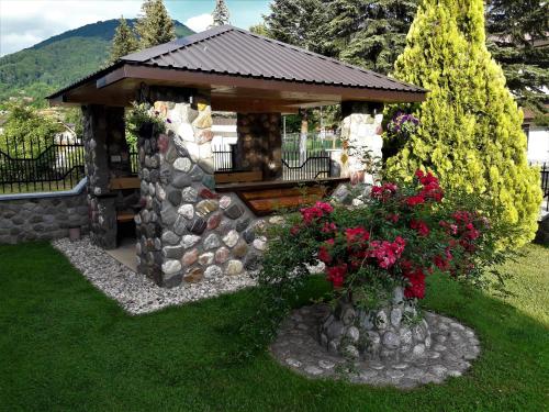 Zahrada ubytování Stone Lodge 2