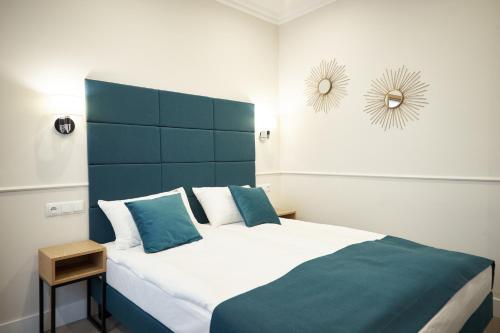 Ένα ή περισσότερα κρεβάτια σε δωμάτιο στο Apartamenty Klasztorna 25