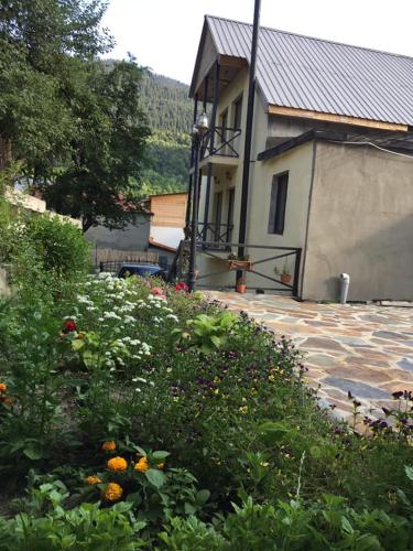 Imagen de la galería de Guesthouse Gera, en Mestia