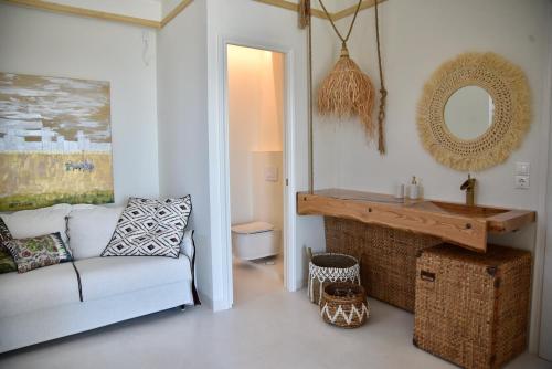 Зона вітальні в Elefthia Syros Exclusive Suite