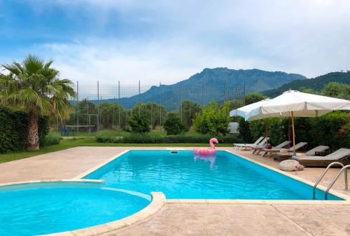 Bazén v ubytování Olive Dream Thassos Luxury Villas nebo v jeho okolí