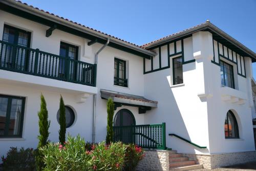 a large white house with black accents at Villa Aitama in Cap-Ferret