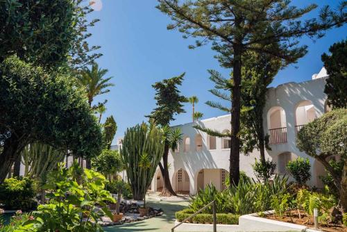Azahara I, 25A small cozy apartment with great views located in the popular area of Nueva Andalucia