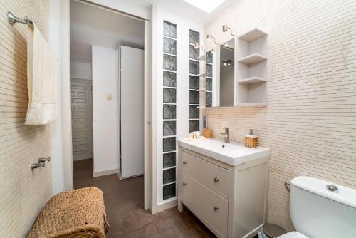 Azahara I, 25A small cozy apartment with great views located in the popular area of Nueva Andalucia
